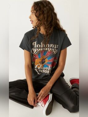 Daydreamer Johnny Cash Martin Guitar Tour Tee in Vintage Black